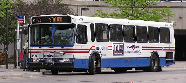 A Metro bus painted in third-generation bus livery. Photo from Wikipedia.